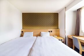 SureStay Plus Hotel by Best Western Shin-Osaka