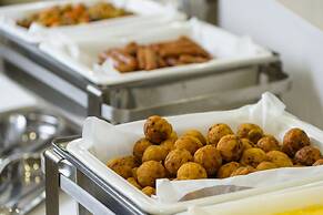 SureStay Plus Hotel by Best Western Shin-Osaka