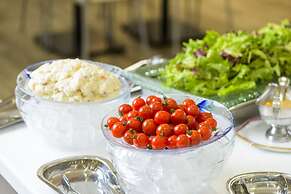 SureStay Plus Hotel by Best Western Shin-Osaka