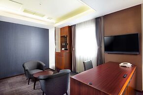 SureStay Plus Hotel by Best Western Shin-Osaka