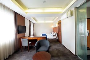 SureStay Plus Hotel by Best Western Shin-Osaka
