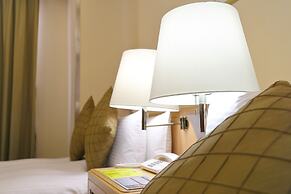 SureStay Plus Hotel by Best Western Shin-Osaka