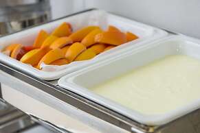 SureStay Plus Hotel by Best Western Shin-Osaka