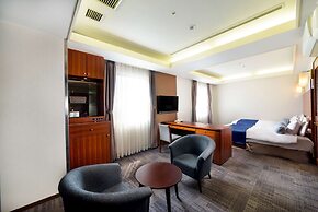 SureStay Plus Hotel by Best Western Shin-Osaka