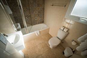 Myroandrou Beach Apartments