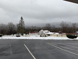 Four Winds Country Motel