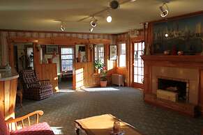 Four Winds Country Motel