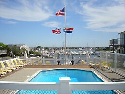 Anchor In Distinctive Waterfront Lodging