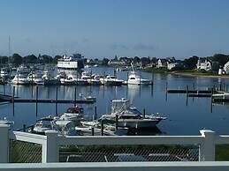 Anchor In Distinctive Waterfront Lodging