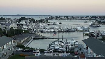 Anchor In Distinctive Waterfront Lodging