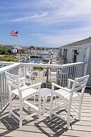 Anchor In Distinctive Waterfront Lodging