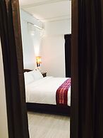 99 The Gallery Hotel