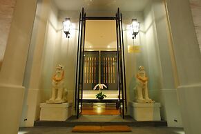 99 The Gallery Hotel