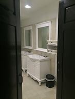 99 The Gallery Hotel