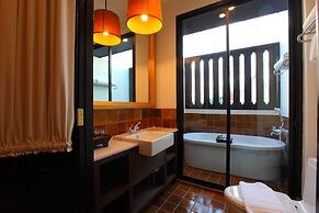 99 The Gallery Hotel