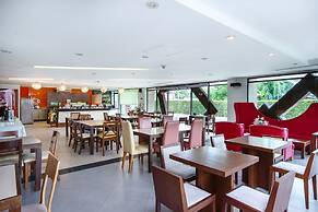 Lasalle Suites Hotel & Residence