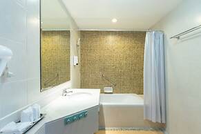 Lasalle Suites Hotel & Residence