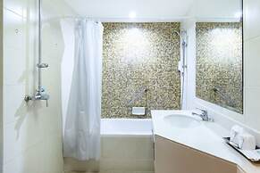 Lasalle Suites Hotel & Residence