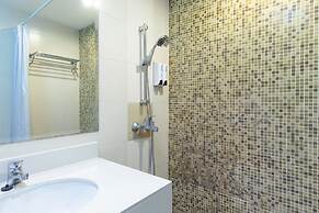 Lasalle Suites Hotel & Residence