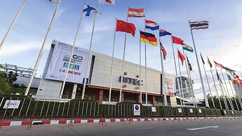 Lasalle Suites Hotel & Residence