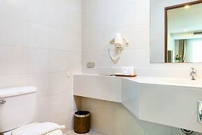 Lasalle Suites Hotel & Residence