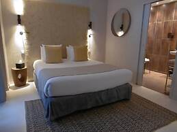 Pont Levis Hôtel By Franck Putelat