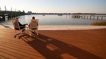 Edgewater Inn
