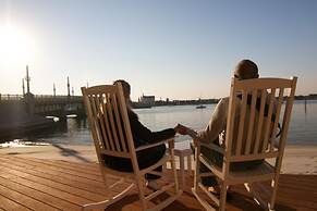 Edgewater Inn