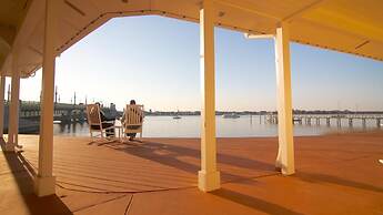 Edgewater Inn