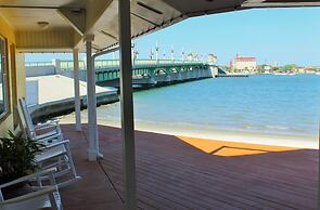 Edgewater Inn
