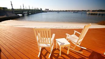 Edgewater Inn