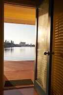 Edgewater Inn