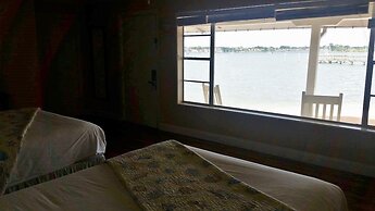 Edgewater Inn
