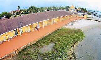 Edgewater Inn