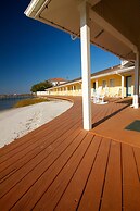 Edgewater Inn