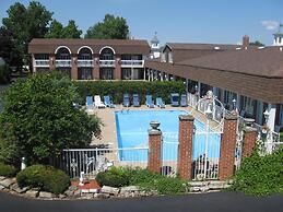Lockport Inn & Suites