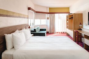 Statesman Hotel