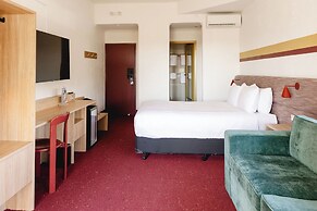 Statesman Hotel