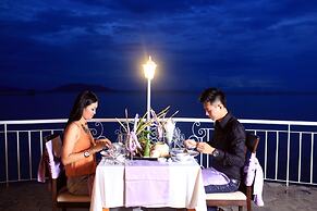 Nataya Roundhouse Coral Bay Resort and Spa