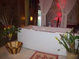 Nataya Roundhouse Coral Bay Resort and Spa