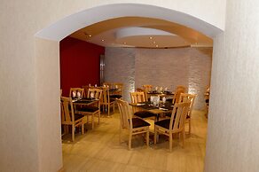 Four Saints Brig Y Don Hotel