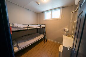 Beewon Guest House - Hostel