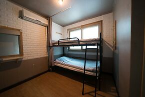 Beewon Guest House - Hostel