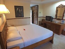 Palm Beach Hotel Bali