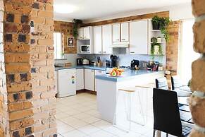 Kennedy Drive Airport Motel