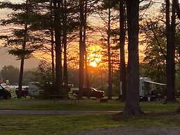 Lake George Escape - Campground