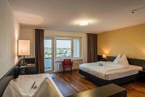 HOTEL illuster - Urban & Local