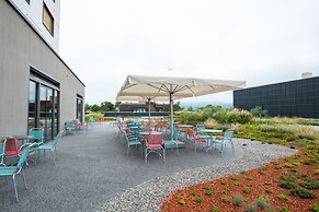 HOTEL illuster - Urban & Local