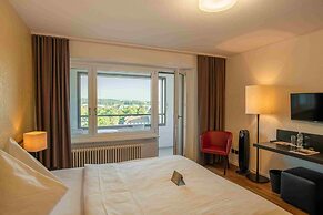 HOTEL illuster - Urban & Local