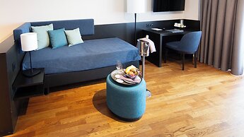 HOTEL illuster - Urban & Local